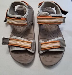 Beach Basics Women's Strappy Sandal    Size 8